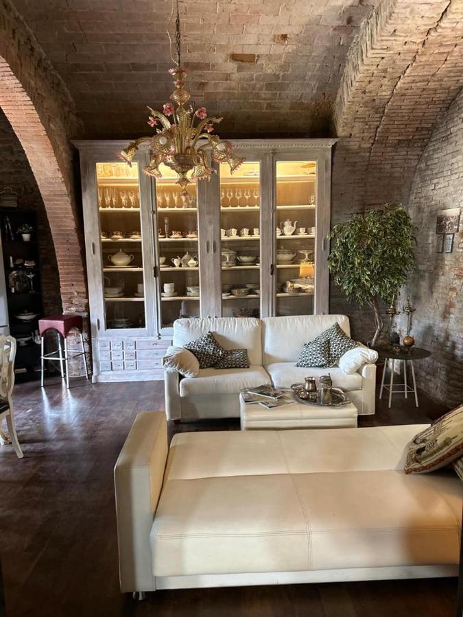 Borgo Di Beppe E Gloria Suite サン・ジョヴァンニ・ヴァルダルノ エクステリア 写真