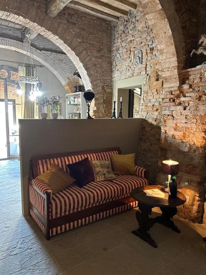 Borgo Di Beppe E Gloria Suite サン・ジョヴァンニ・ヴァルダルノ エクステリア 写真