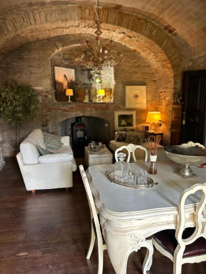 Borgo Di Beppe E Gloria Suite サン・ジョヴァンニ・ヴァルダルノ エクステリア 写真