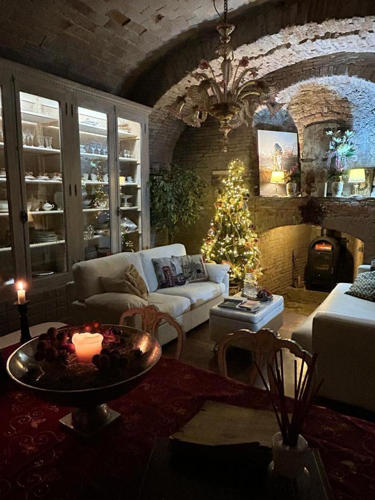 Borgo Di Beppe E Gloria Suite サン・ジョヴァンニ・ヴァルダルノ エクステリア 写真
