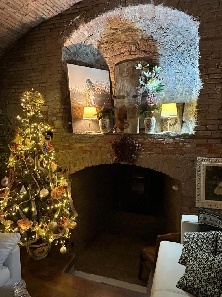 Borgo Di Beppe E Gloria Suite サン・ジョヴァンニ・ヴァルダルノ エクステリア 写真